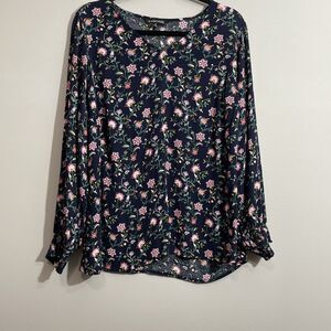 41 Hawthorn Women’s Blouse 1X Floral Dark Blue Blouse Rushed Cuffs